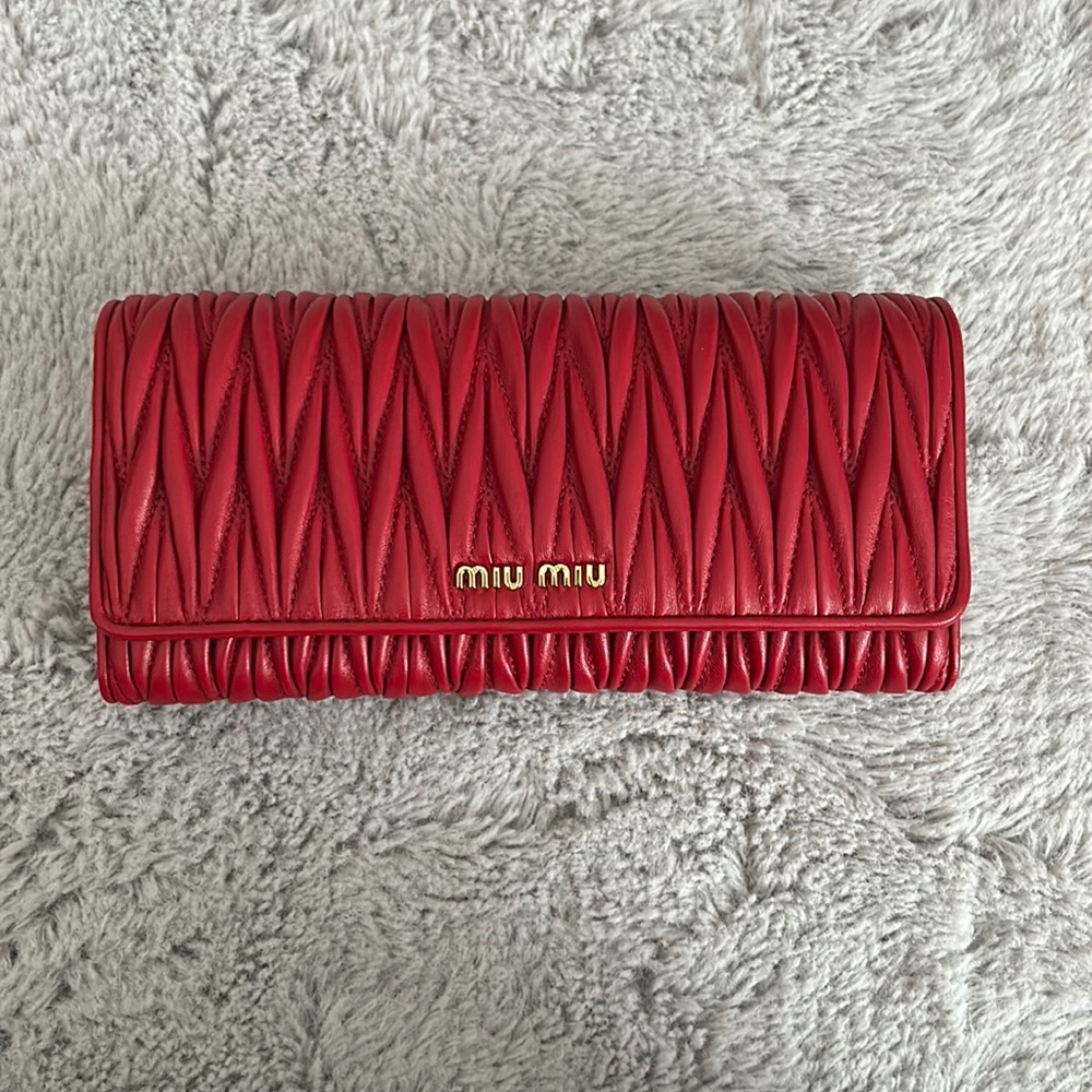 Miu Miu wallet on chain